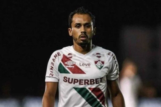 LIMA - Substituiu Ganso e deu um pouco mais de velocidade às jogadas. Porém, assim como todo o sistema ofensivo, pecou por não achar espaços. NOTA 5,5. Foto: Lucas Merçon/Fluminense 