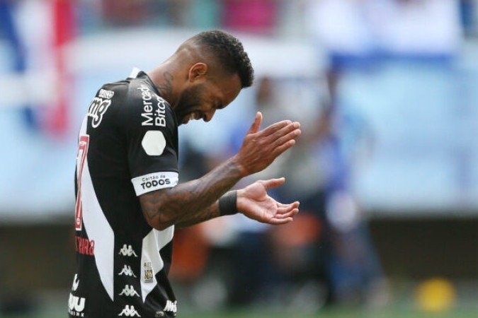 ALEX TEIXEIRA â?? TambÃ©m entrou no fim da partida e pouco mostrou. SEM NOTA. Foto: Daniel RAMALHO/CRVG