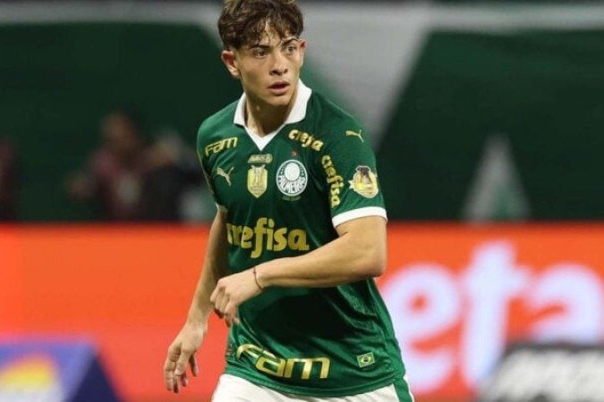 GIAY - Passou o primeiro tempo inteiro levando bolas nas costas. Pulga o tirou o sono. No ataque, trouxe muitas vezes a bola pelo meio para construir por dentro. Pouco incisivo - NOTA: 5,0 - Foto: Cesar Greco/Palmeiras