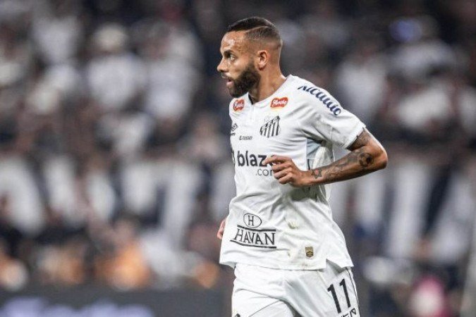 GUILHERME - Apagado nos últimos jogos, o atacante teve uma partida discreta, com poucas ações e foi perseguido por boa parte da torcida. Nota: 4,5 - Foto: Raul Baretta/Santos FC