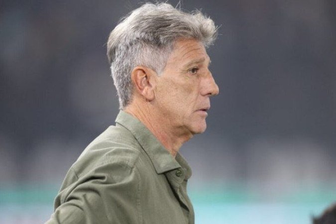 TÃ?CNICO: RENATO GAÃ?CHO - Foi envolvido e surpreendido pelo Botafogo no primeiro tempo. Na etapa final, fez mudanÃ§as que melhoraram o time, mas a equipe em nenhum momento foi dominante. NOTA 5,5. Foto: Marcelo GonÃ§alves/Fluminense 