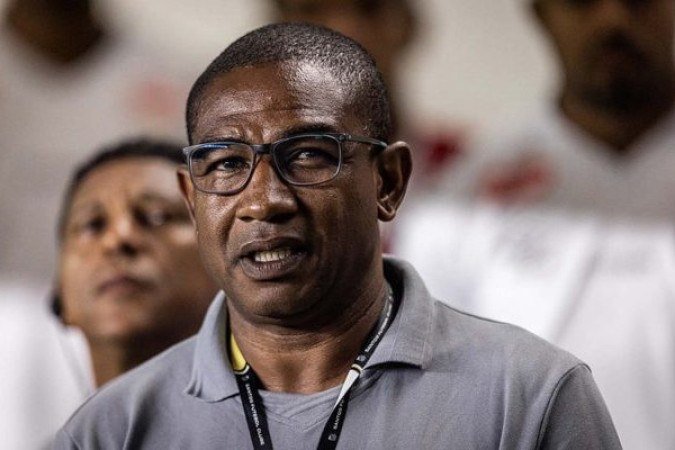 CÉSAR SAMPAIO - O treinador tinha o jogo como crucial para uma possível efetivação. Entretanto, não conseguiu entregar um bom desempenho. Com apenas uma mudança em relação a 