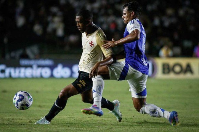 RAYAN – Começou ativo e deu o passe para Coutinho quase marcar. Depois caiu de produção e saiu para a entrada de Garré aos 28 minutos do segundo tempo. NOTA: 5,0. Foto: Matheus Lima/Vasco.