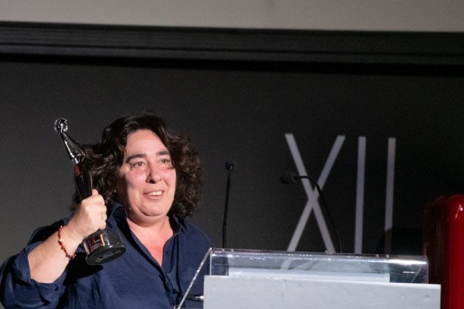  A diretora Arantxa Echevarría, na véspera da gala, recebeu prêmio pela atriz (ausente) de A infiltrada (filme com a atriz Carolina Yuste, considerada a melhor, pelo público)
