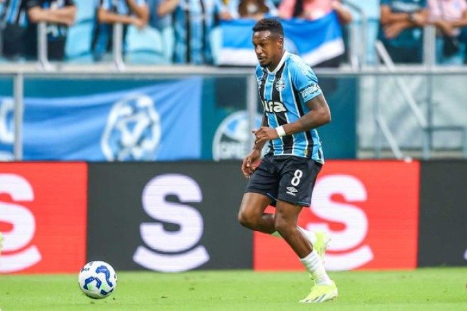 EDENILSON - Cedeu espaços na defesa e pouco fez no ataque - Nota 5,0 - Lucas Uebel/Grêmio