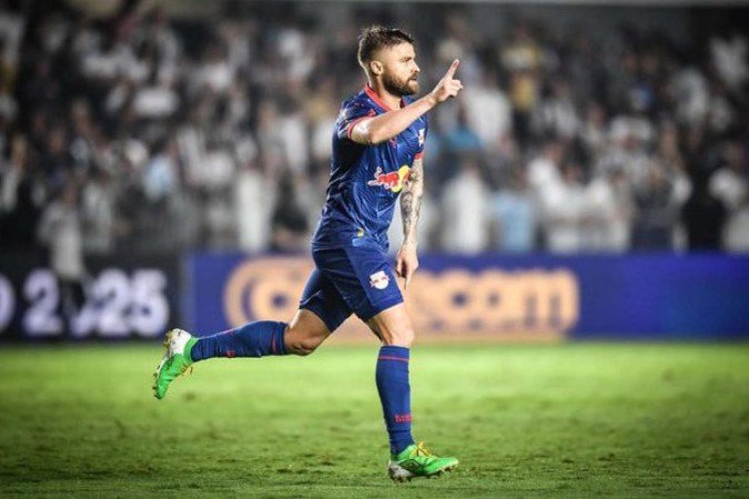 BRAGANTINO - O Massa Bruta chegou a sua quarta vitória no campeonato e mostrou o motivo disso. Teve uma atuação vertical, não se intimidando com o fator visitante. Após perder boas oportunidades na primeira etapa, conseguiu ser fatal no segundo tempo e subir na tabela. Nota: 7,5 - Foto: Ari Ferreira/Red Bull Bragantino