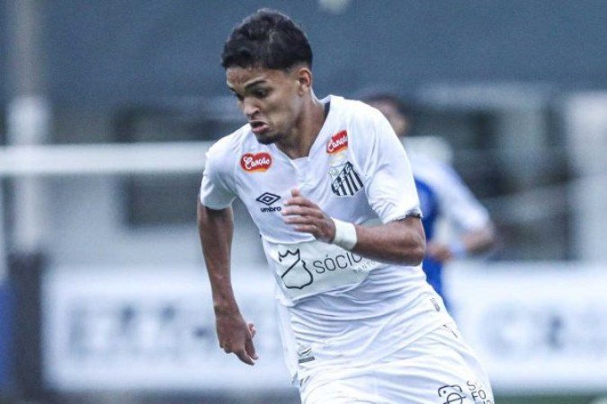 MATEUS XAVIER - Com apenas 17 anos, teve sua primeira oportunidade no Campeonato Brasileiro. Pouco conseguiu fazer, mas já deixou uma expectativa para o futuro. Nota: 5 - Foto: Reinaldo Campos/Santos FC