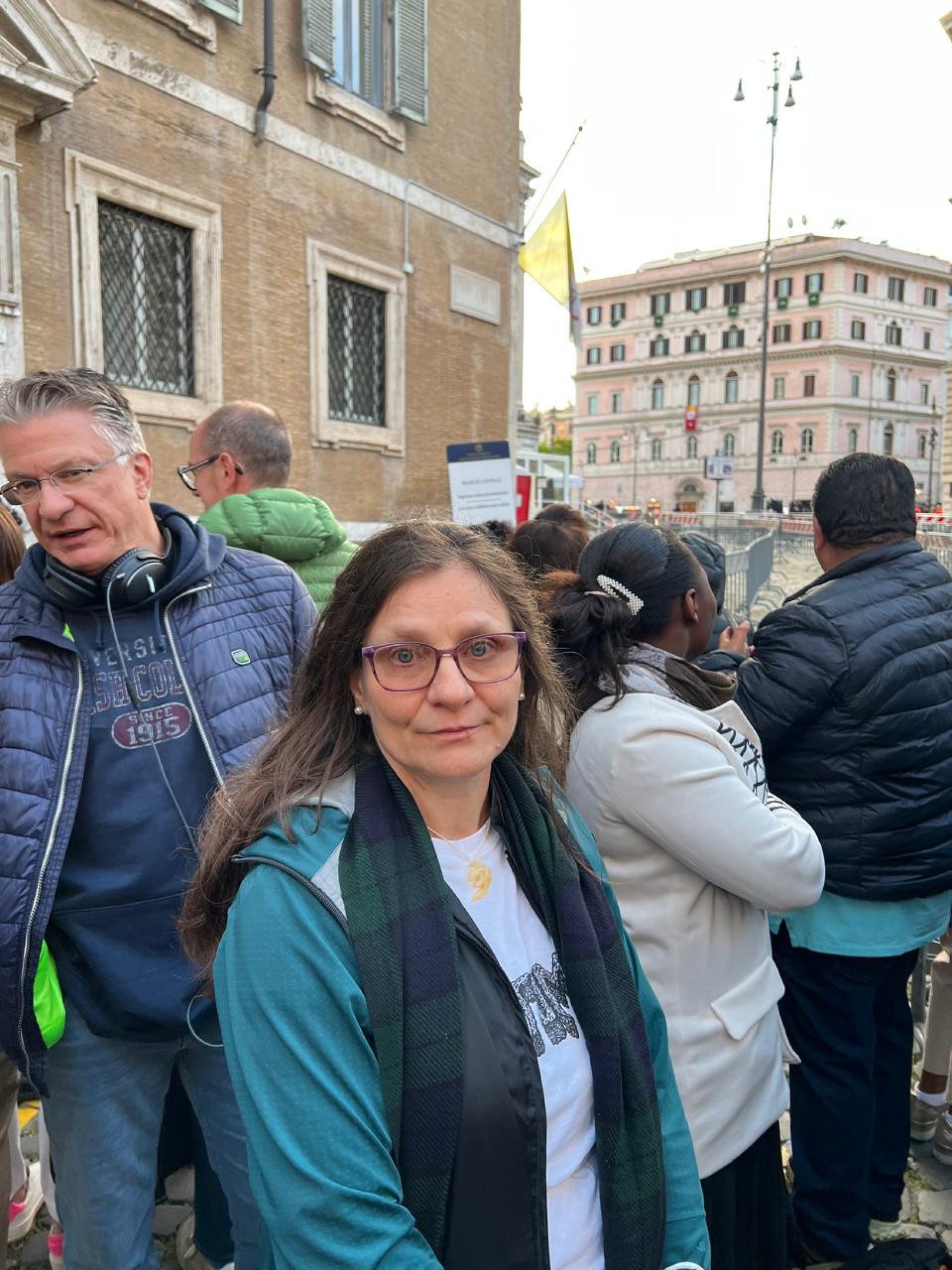 A paranaense Neide Gentelini deixou tudo para trás em Londres e foi a Roma se despedir de Francisco 