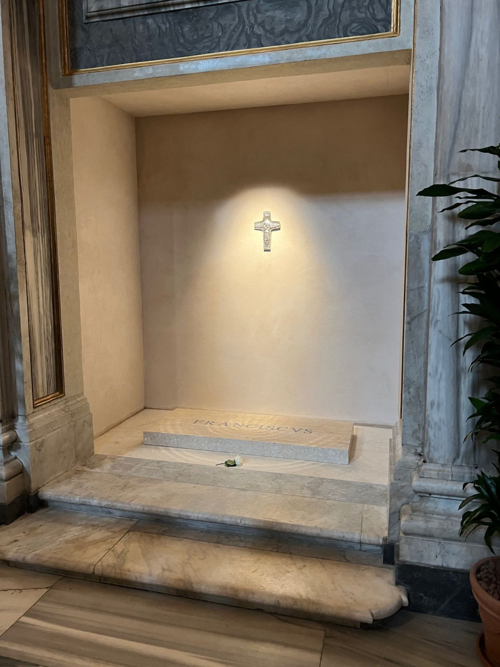 Sepultura do papa Francisco é aberta para visitação