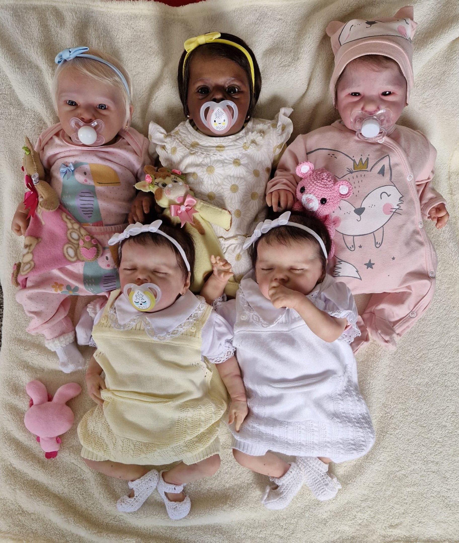 Lara é colecionadora de bebês reborn
