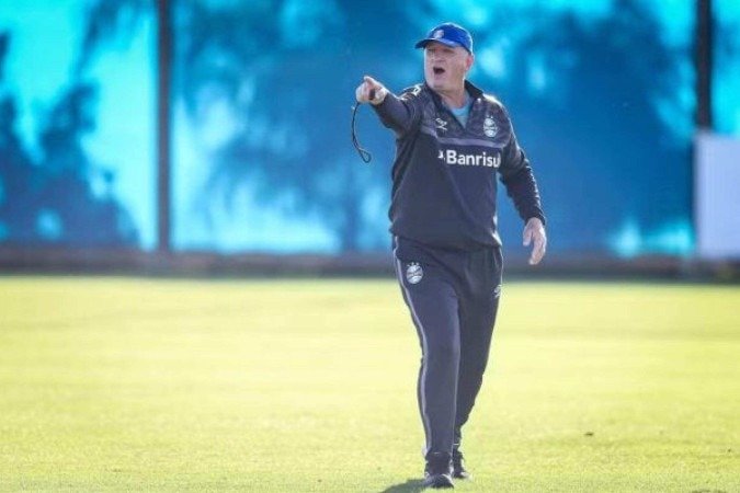 Felipão provavelmente estreará como coordenador técnico no compromisso seguinte do Grêmio - (crédito: Foto: Lucas Uebel / Divulgação Grêmio) Felipão provavelmente estreará como coordenador técnico no compromisso seguinte do Grêmio - (crédito: Foto: Lucas Uebel / Divulgação Grêmio)
