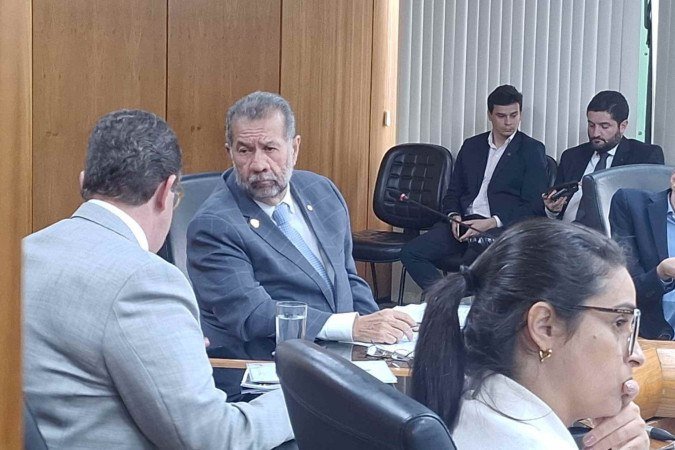 Em meio a escândalo, Lupi diz que 