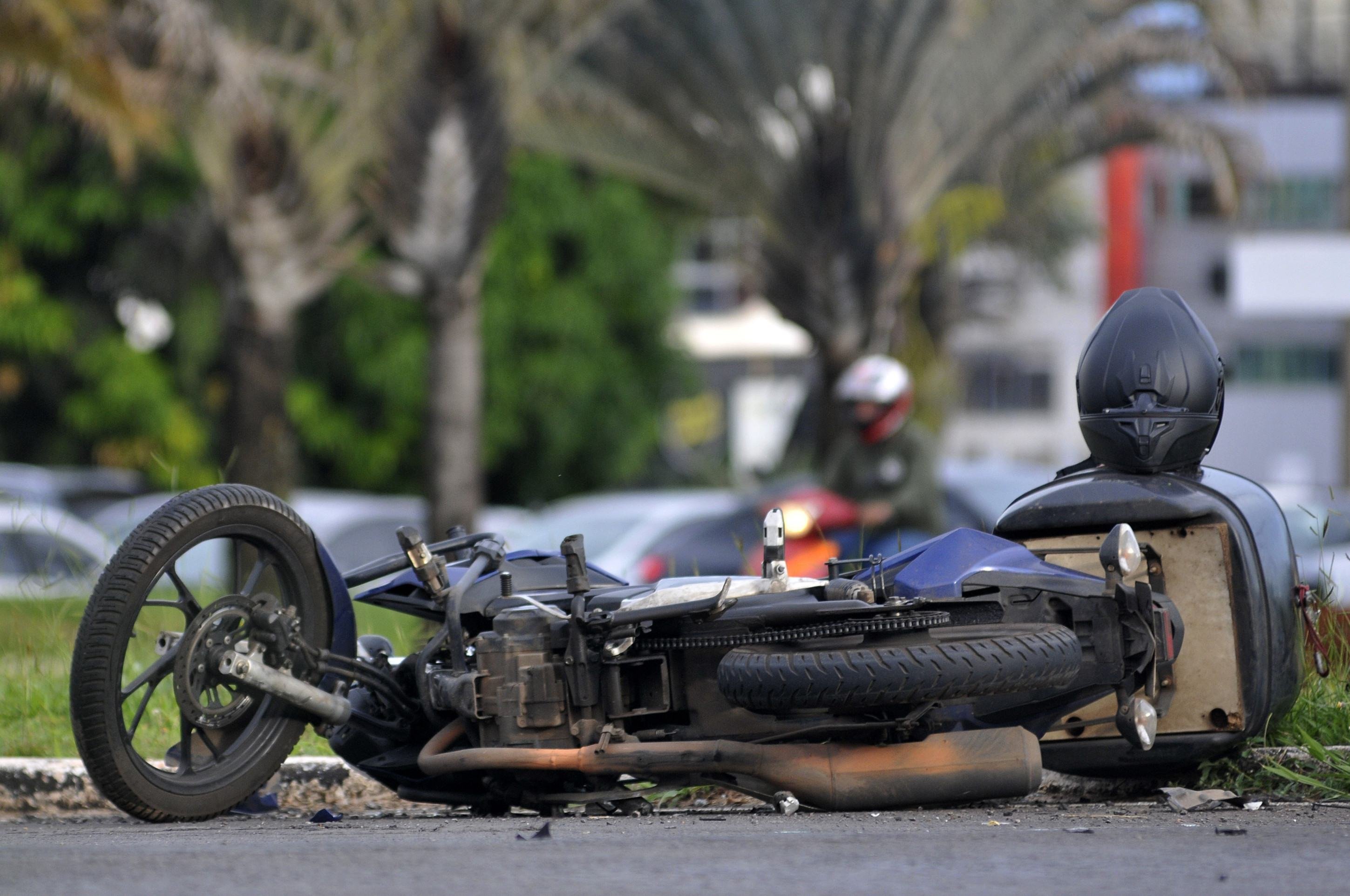 Motociclista se envolve em acidente de trânsito e está no HRC