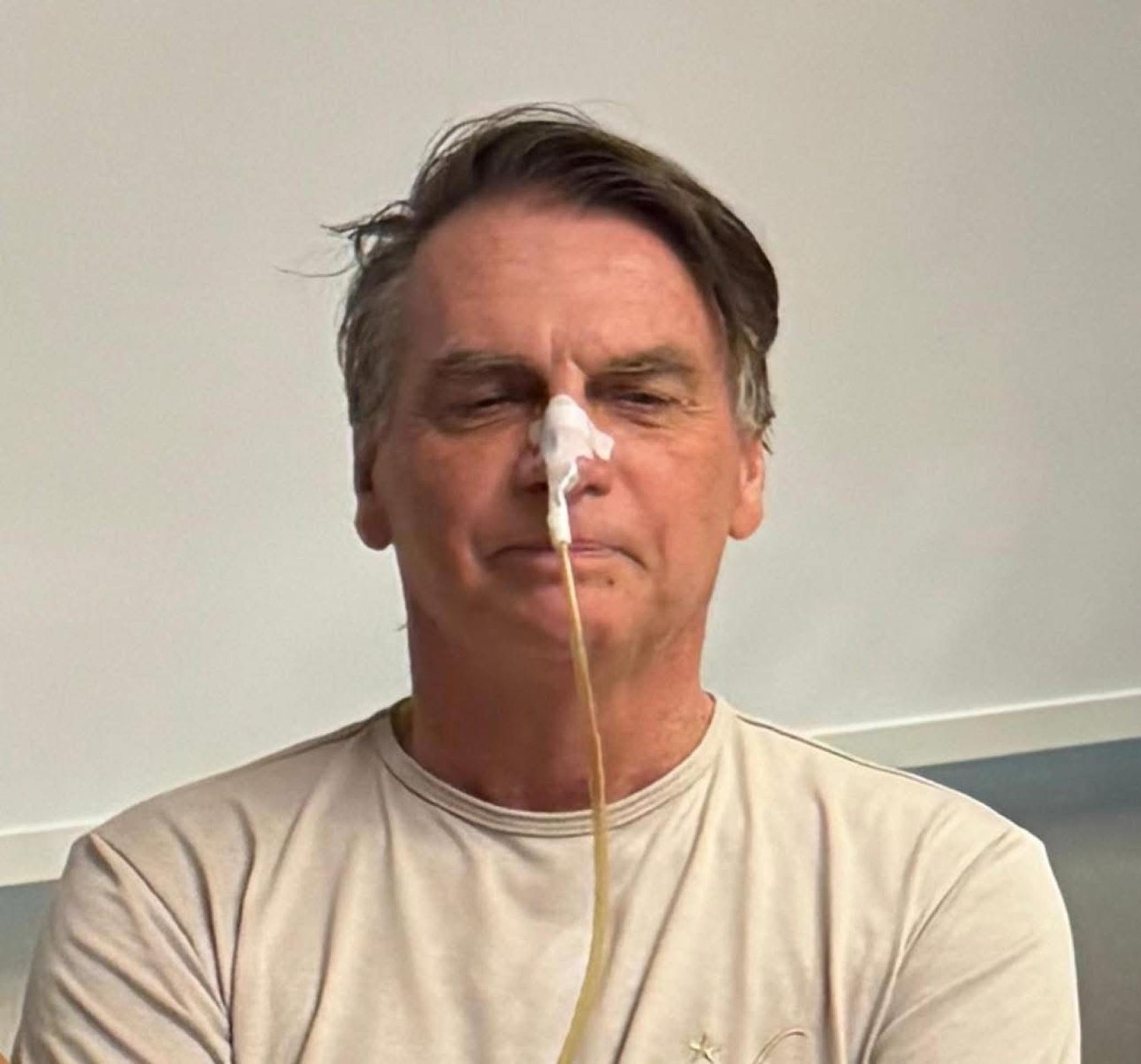 Bolsonaro retoma alimentação por via oral nesta segunda-feira, diz hospital
