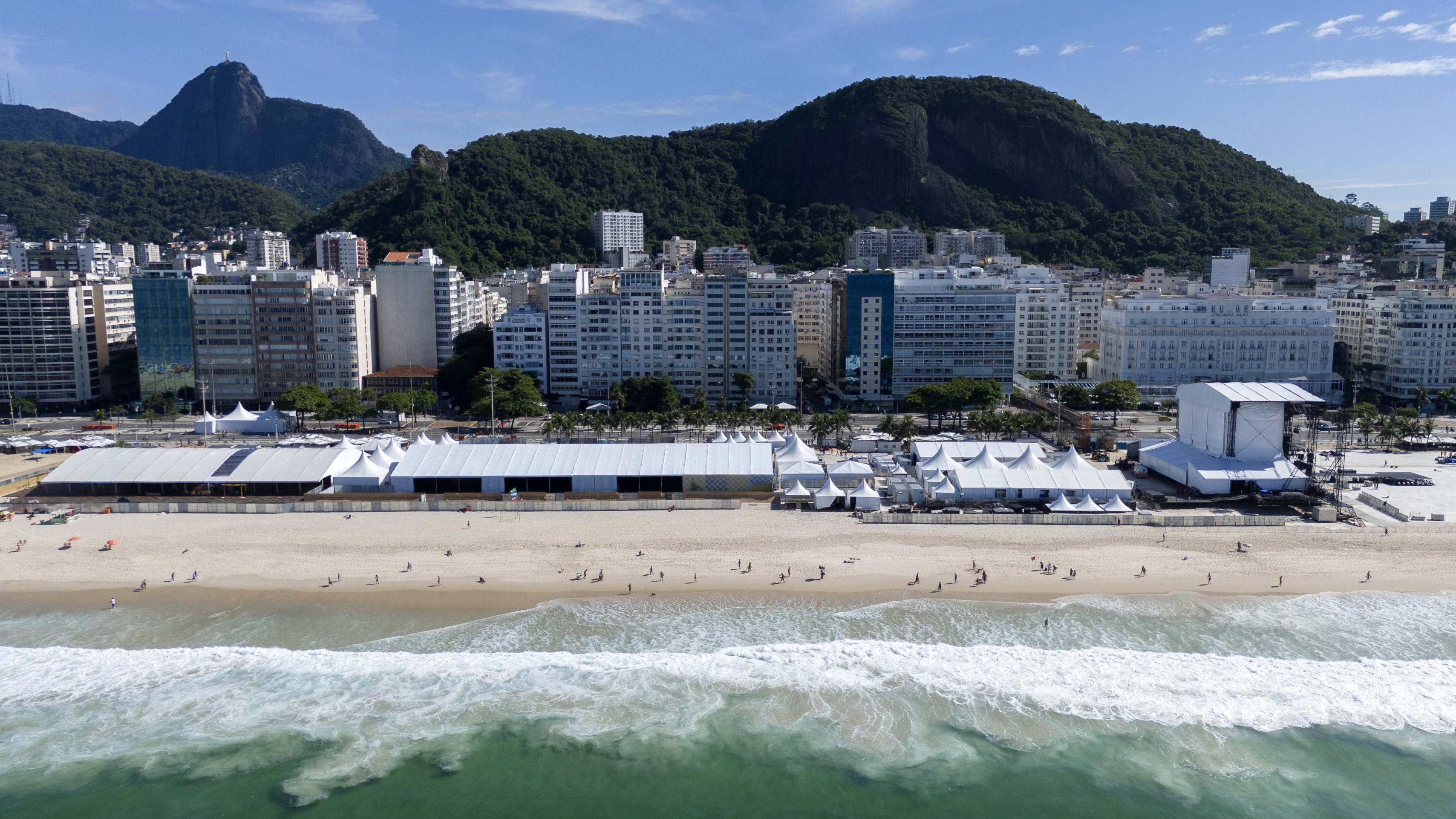Palco para o shw de Lagy Gaga em Copacabana       