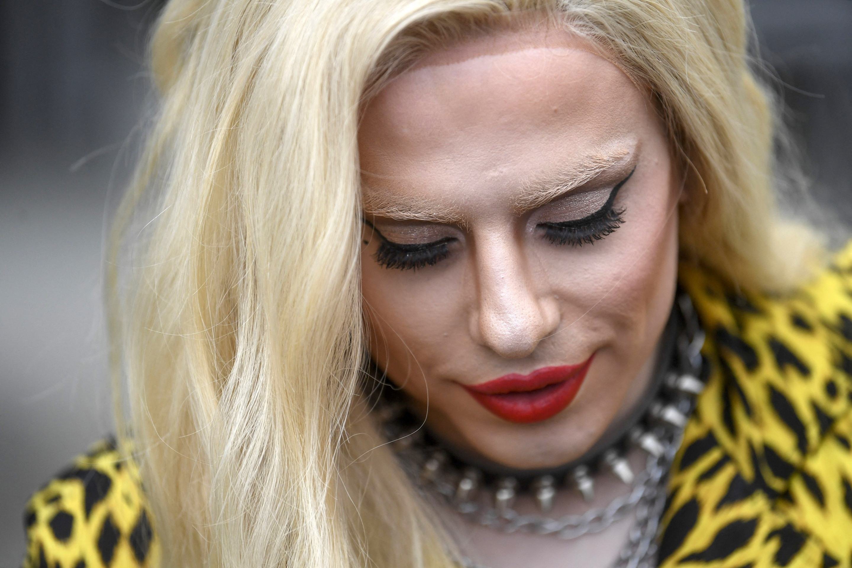 Cover de Lady Gaga, drag queen Penelopy Jean      