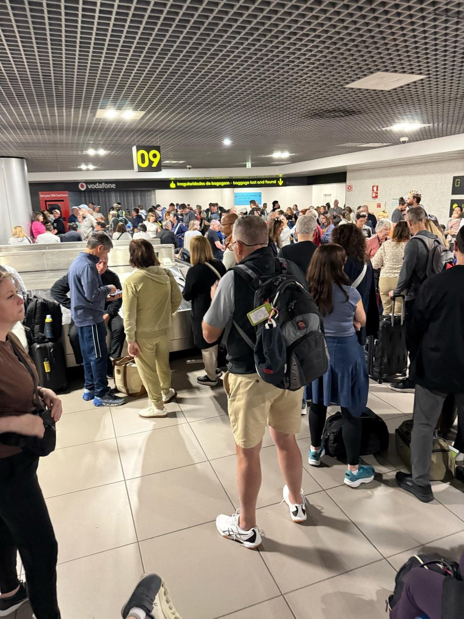 Fila se formou no aeroporto de Lisboa apÃ³s apagÃ£o