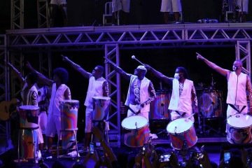 A Timbalada é um dos grupos que animam a folia no estacionamento do Mané Garrincha
 -  (crédito: Divulgação)