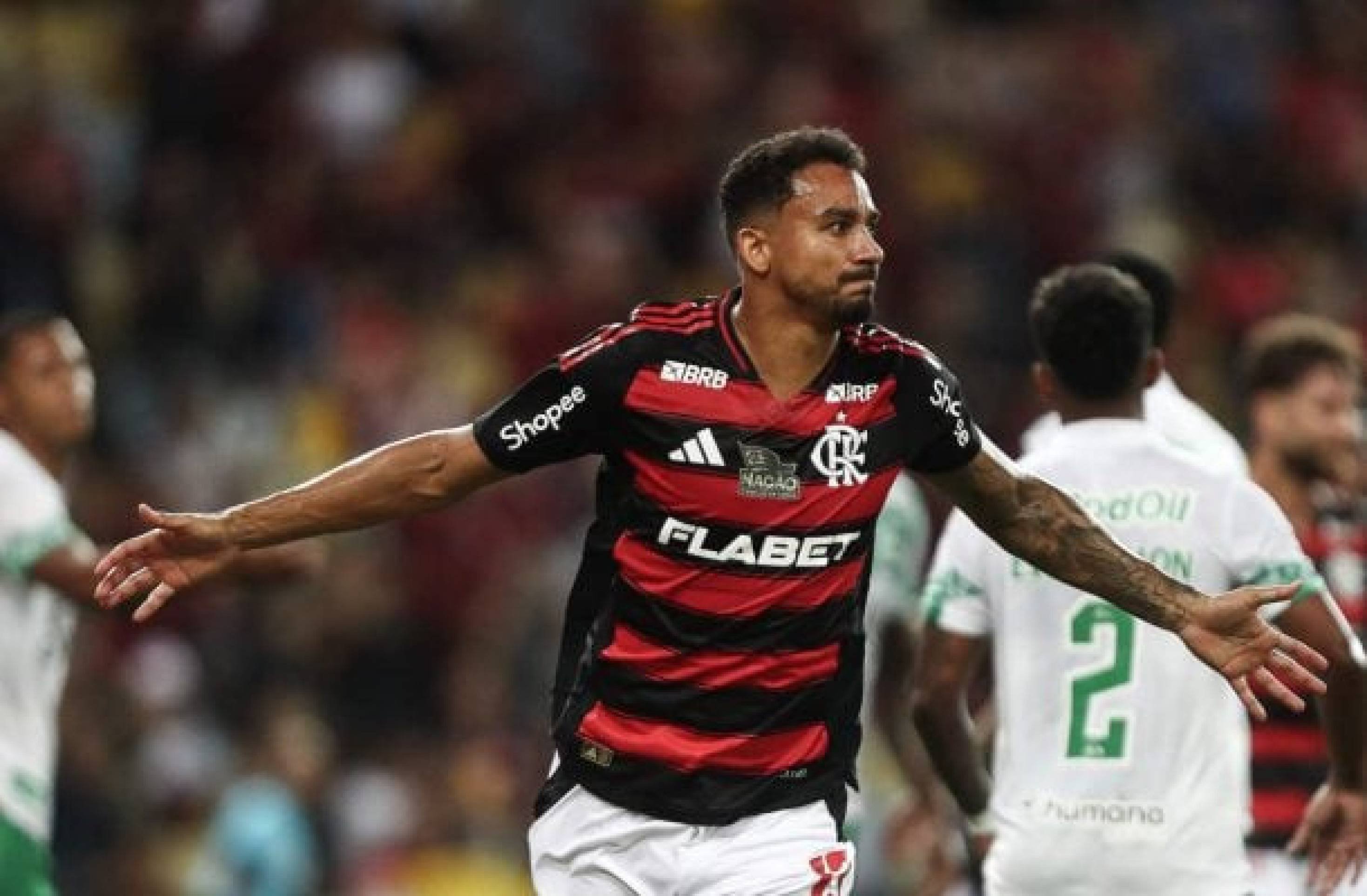 Danilo exalta trabalho de Filipe Luís no Flamengo: ‘Viciado em performance’