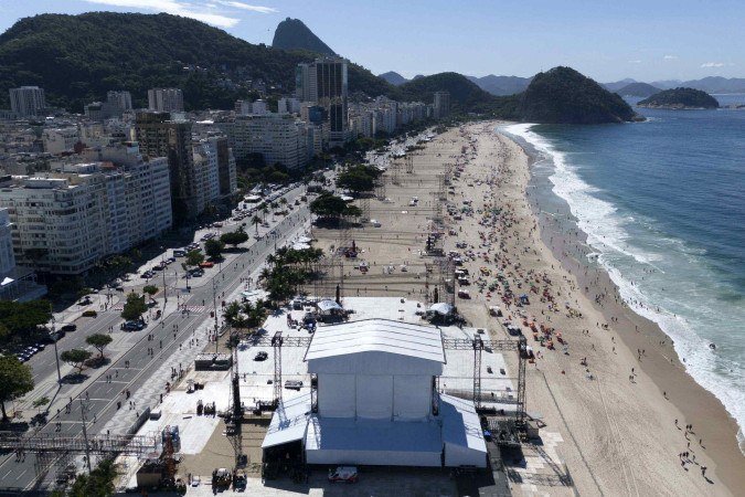 Palco para o show de Lagy Gaga em Copacabana - (crédito: AFP) Palco para o show de Lagy Gaga em Copacabana - (crédito: AFP)