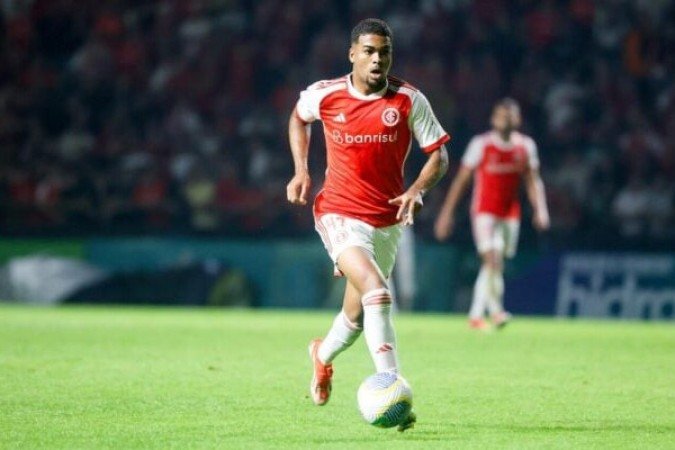 GUSTAVO PRADO - Entrou na segunda etapa e, em boa jogada pelo lado, finalizou bola no travessão. Já no fim, marcou o gol que garantiu a vitória do Inter. Fez a diferença. NOTA: 7,5. Foto: Ricardo Duarte/Internacional