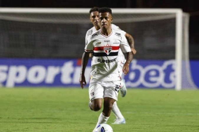 MARCOS ANTÔNIO - Foi o grande nome do meio campo do São Paulo. Apareceu muito bem na criação de jogadas e deu uma bela assistência para o segundo gol de Luciano. Nota: 7 - Foto: Rubens Chiri/São Paulo FC