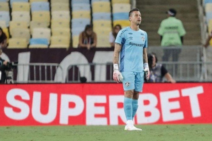 FÁBIO - Apesar de ser ameaçado, deu sorte que o ataque da Aparecidense não estava em dia com a mira. Com isso, pouco trabalhou. NOTA 7,0. Foto: Lucas Merçon/Fluminense FC