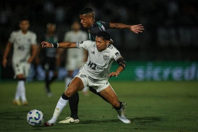 RONY - Teve uma atuação discreta. Apareceu mais quando tentou uma finalização de bicicleta, fora isso errou muito nas decisões. NOTA: 5,0 - Foto: Pedro Souza / Atlético