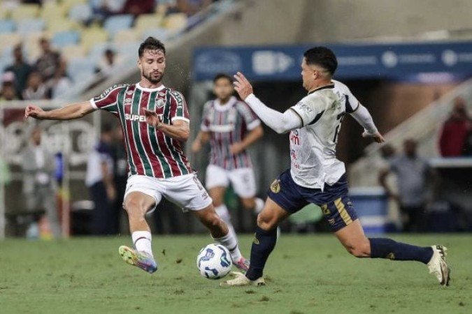 MARTINELLI - Apesar de demonstrar atÃ© certa qualidade com a bola no pÃ©, erra algumas saÃ­das de bola. Torcida do Fluminense pegou no pÃ© do jogador, que completava 250 partidas pelo Tricolor. NOTA 5,5. Foto: MARCELO GONÃ?ALVES / FLUMINENSE F.C.