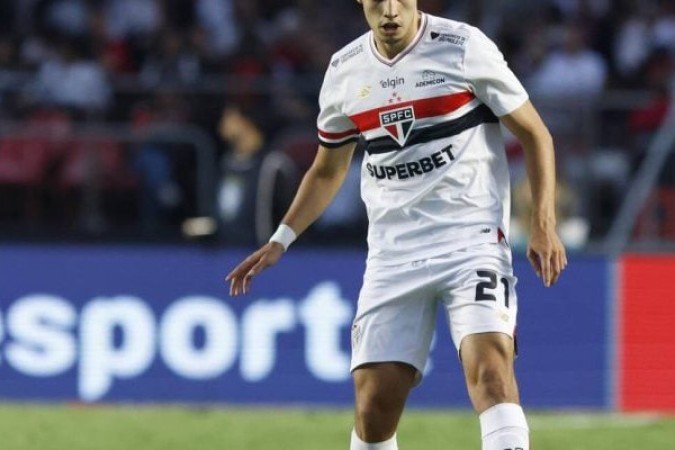 BOBADILLA - O paraguaio, que era esperado entre os titulares, teve uma atuação mais discreta, com pouca participação e ação ofensiva. Nota: 5 - Foto: Rubens Chiri/São Paulo