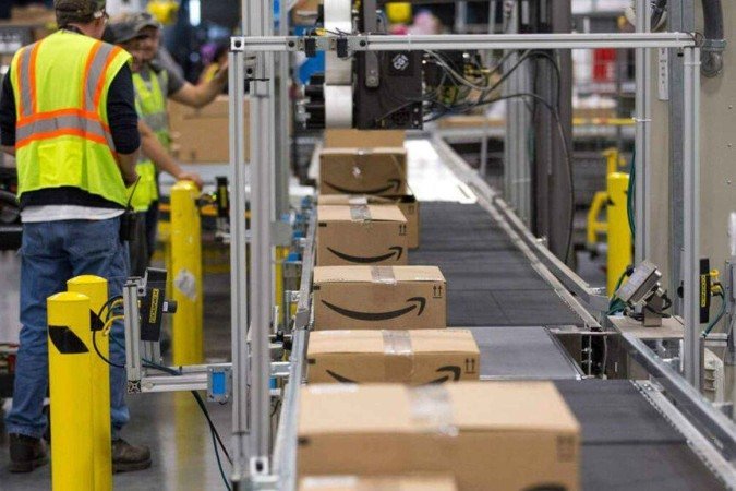 Jeff Bezos, fundador da Amazon, durante a posse de Trump - (crédito: JULIA DEMAREE NIKHINSON/POOL/EPA-EFE) Jeff Bezos, fundador da Amazon, durante a posse de Trump - (crédito: JULIA DEMAREE NIKHINSON/POOL/EPA-EFE)