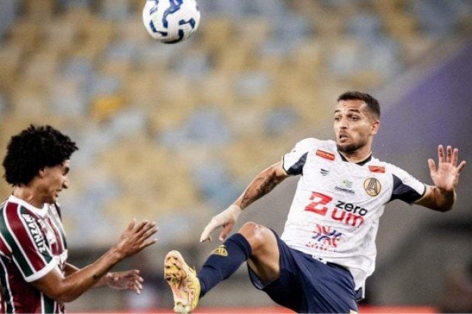 APARECIDENSE - Mesmo atuando no Maracanã, equipe foi bem postada visando os contra-ataques. Matheus Alves foi o grande nome do jogo, fazendo ótimas defesas e evitando placar elástico. Já Gui Meira, apesar de voluntarioso, poderia ter caprichado melhor na finalização. NOTA 6,5. Foto: Matheus Sanches / APA