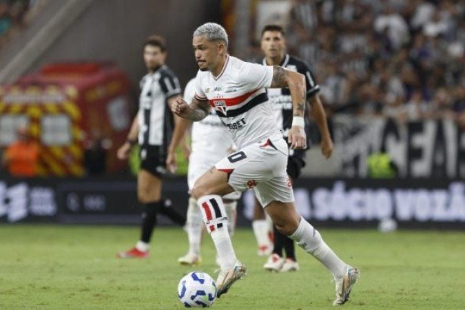 LUCIANO - Jogando em outra função, apareceu muito bem na sobra do ataque. Perdeu algumas oportunidades no começo do jogo, mas compensou com um gol logo na sequência do gol sofrido e outro no começo do segundo tempo. Nota: 7,5 - Foto: Rubens Chiri/São Paulo FC