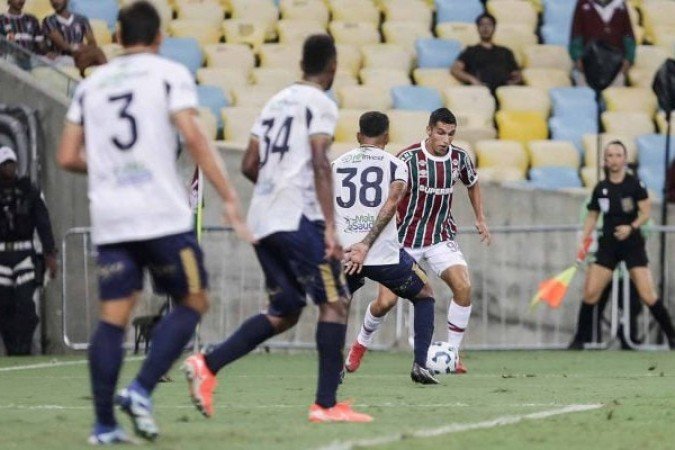 SERNA - Entrou com gÃ¡s pelo lado direito, participando efetivamente de jogadas perigosas pelo setor. Faltou o capricho. NOTA 7,0. Foto: LUCAS MERÃ?ON / FLUMINENSE F.C.