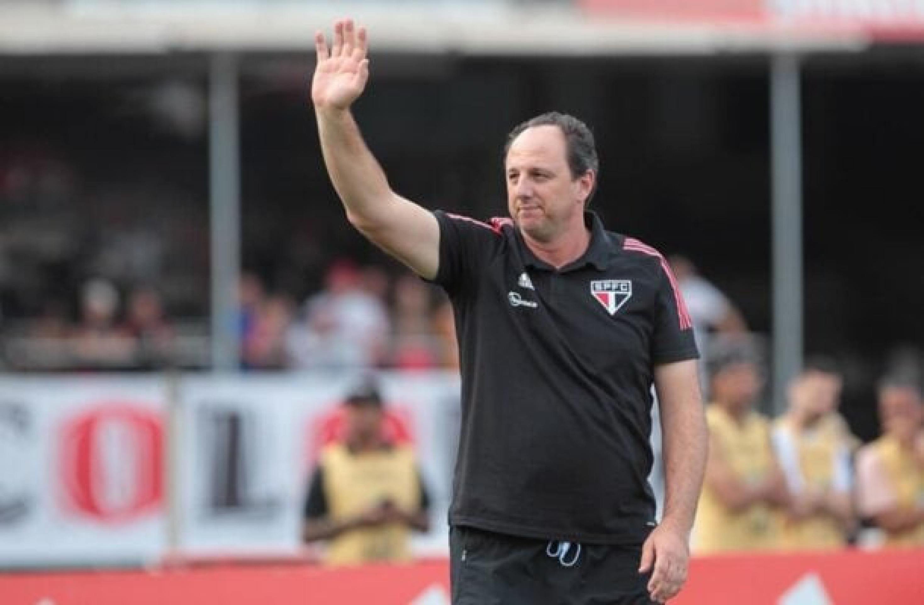 São Paulo consegue diminuir dívidas com Dani Alves, Ceni, Dorival, entre outros