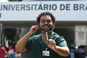 Lucas Teles, 23 anos, no 11º semestre do curso na UnB, defende uma melhor distribuição de profissionais -  (crédito:   Ed Alves CB/DA Press)