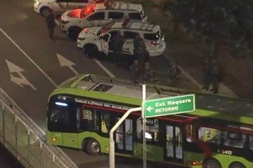 Motorista é mantido refém dentro de ônibus em São Paulo