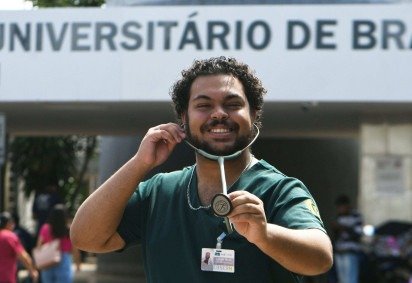 Lucas Teles, 23 anos, no 11º semestre do curso na UnB, defende uma melhor distribuição de profissionais -  (crédito:   Ed Alves CB/DA Press)