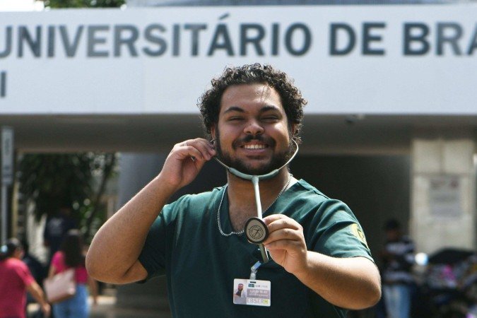 Lucas Teles, 23 anos, no 11º semestre do curso na UnB, defende uma melhor distribuição de profissionais - (crédito: Ed Alves CB/DA Press) Lucas Teles, 23 anos, no 11º semestre do curso na UnB, defende uma melhor distribuição de profissionais - (crédito: Ed Alves CB/DA Press)