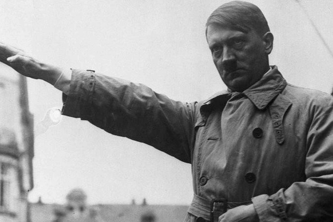 Em meio às comemorações sobre o anúncio da morte de Hitler, muitos foram os céticos que acreditavam que a notícia fazia parte de um estratagema dos nazistas - (crédito: Getty Images) Em meio às comemorações sobre o anúncio da morte de Hitler, muitos foram os céticos que acreditavam que a notícia fazia parte de um estratagema dos nazistas - (crédito: Getty Images)