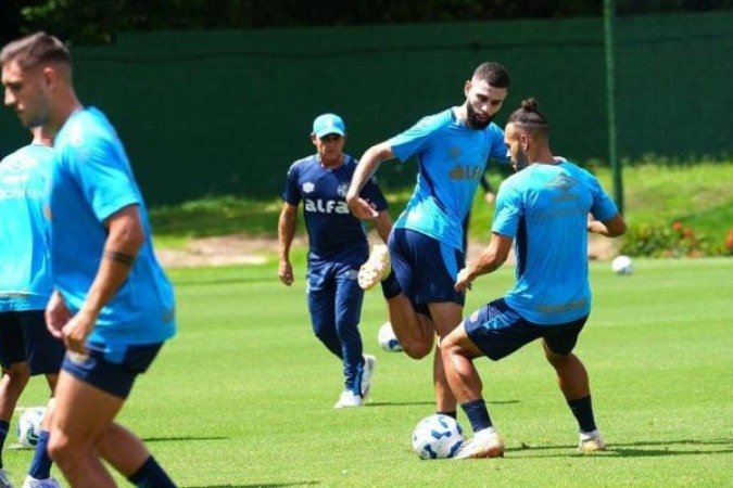 Mano Menezes planeja realizar duas mudanças no setor defensivo do Grêmio -  (crédito: Foto: Cristiano Oliveski / Grêmio FBPA)