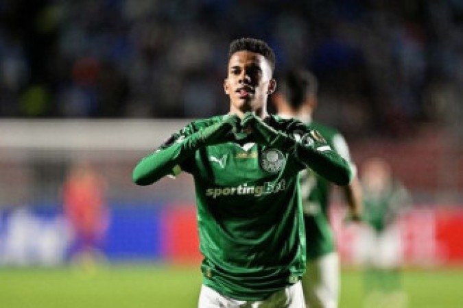 ESTÊVÃO - Deixou seus companheiros em boas condições e foi o responsável pelas bolas paradas do time. Dessa forma, deu assistência para o gol de Gustavo Gómez. No segundo tempo, caiu de rendimento e foi substituído por Paulinho. NOTA 7,0 - Foto: Divulgação / Conmebol