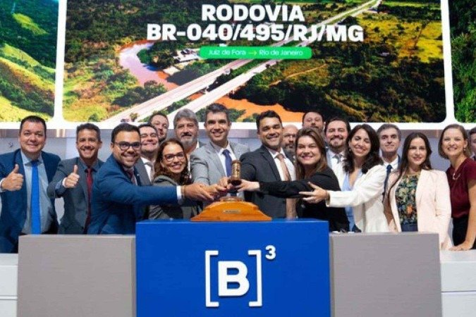 Membros do consórcio vencedor, da ANTT e Ministério dos Transportes celebram sucesso do leilão da BR-040 entre Juiz de Fora e Rio de Janeiro - (crédito: eff D'Avila/Coordenação-Geral de Comunicação - ANTT.) Membros do consórcio vencedor, da ANTT e Ministério dos Transportes celebram sucesso do leilão da BR-040 entre Juiz de Fora e Rio de Janeiro - (crédito: eff D'Avila/Coordenação-Geral de Comunicação - ANTT.)
