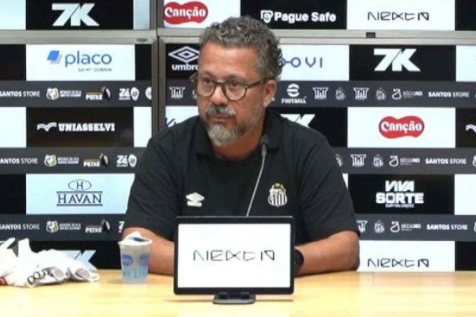 Cléber Xavier é apresentado como técnico do Santos - (crédito: Foto: Reprodução / Santos TV) Cléber Xavier é apresentado como técnico do Santos - (crédito: Foto: Reprodução / Santos TV)