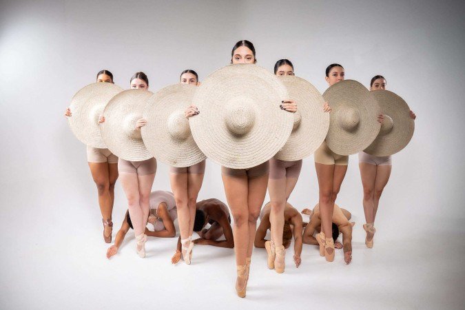 Versatilidade
é o lema do grupo 
de 12 bailarinos
