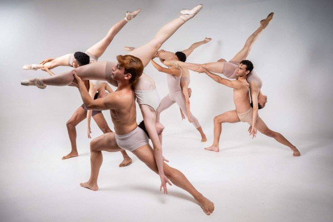 A companhia é formada por 12 bailarinos e tem repertório clássico e neoclássico - (crédito: RAYAN RIBEIRO) A companhia é formada por 12 bailarinos e tem repertório clássico e neoclássico - (crédito: RAYAN RIBEIRO)