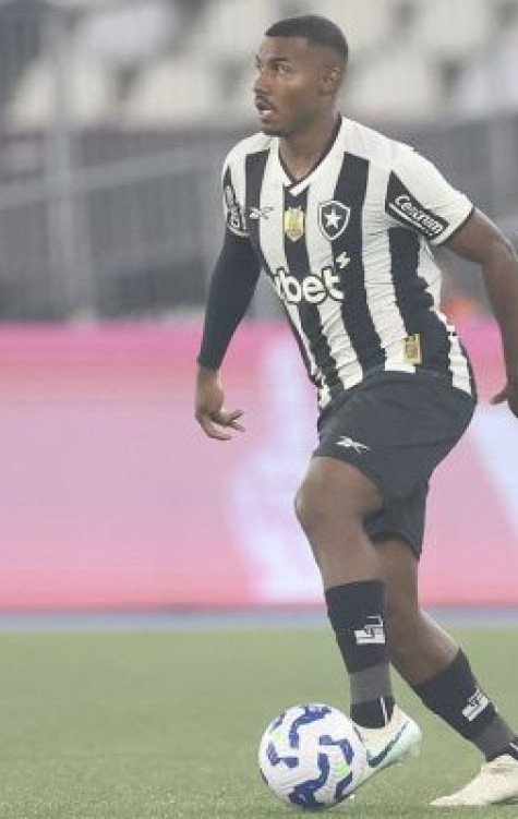 CUIABANO - Entrou bem e com mais uma boa atuação. Deu assistência para o gol de Artur praticamente no primeiro toque que deu na partida. NOTA 6.5 - Foto: Vitor Silva/Botafogo