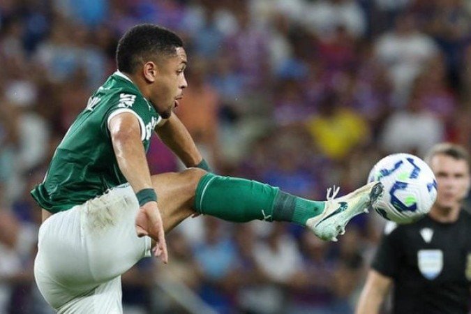 VITOR ROQUE - Teve a melhor chance do time no primeiro tempo, mas finalizou para fora. Teve uma segunda etapa apagada e saiu para a entrada de Maurício. NOTA 5,0 - Foto: Cesar Greco/Palmeiras