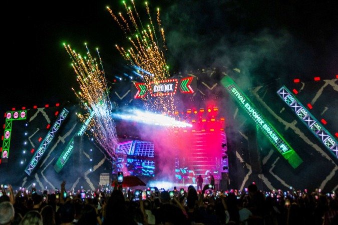 Em 2024, o Festival Expomix teve shows de artistas locais, Felipe Araújo, Max & Luan e Zé Vaqueiro. - (crédito: Divulgação/istração Regional do Guará) Em 2024, o Festival Expomix teve shows de artistas locais, Felipe Araújo, Max & Luan e Zé Vaqueiro. - (crédito: Divulgação/istração Regional do Guará)