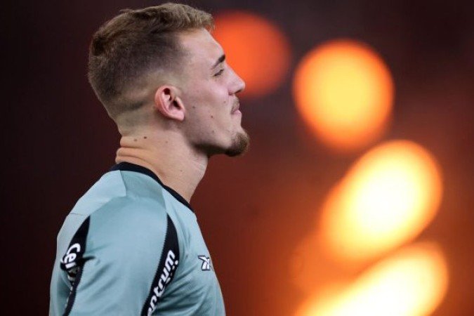 LÉO LINCK - Iniciando como titular, quase não foi explorado pelo time do Capital-DF e fez o simples nos momentos que precisou ser acionado. Levou um susto em chute na trave. NOTA 5.5 - Foto: Vitor Silva/Botafogo